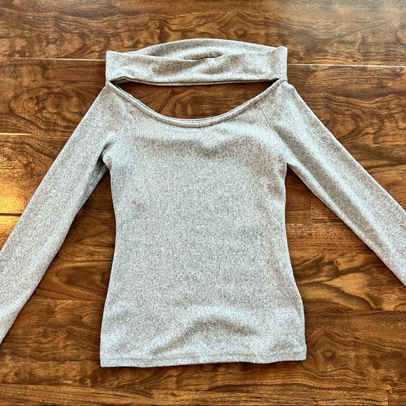 off the shoulder long sleeve top - Picture 5 of 7